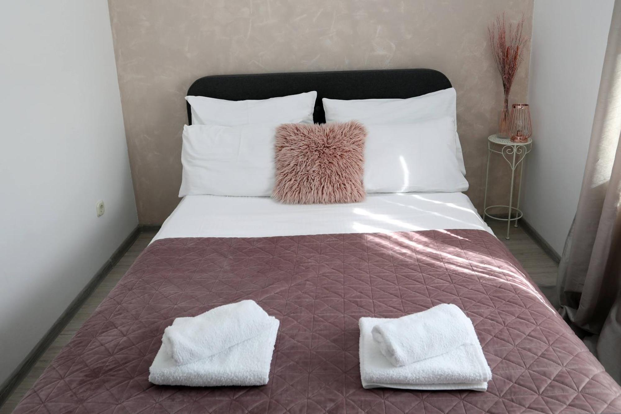 Apartman Debora Sa Privatnim Bazenom 普拉 外观 照片