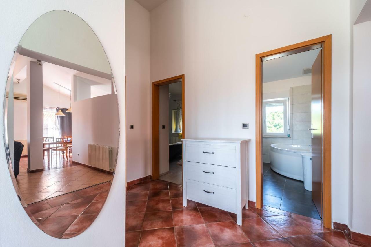 Apartman Debora Sa Privatnim Bazenom 普拉 外观 照片